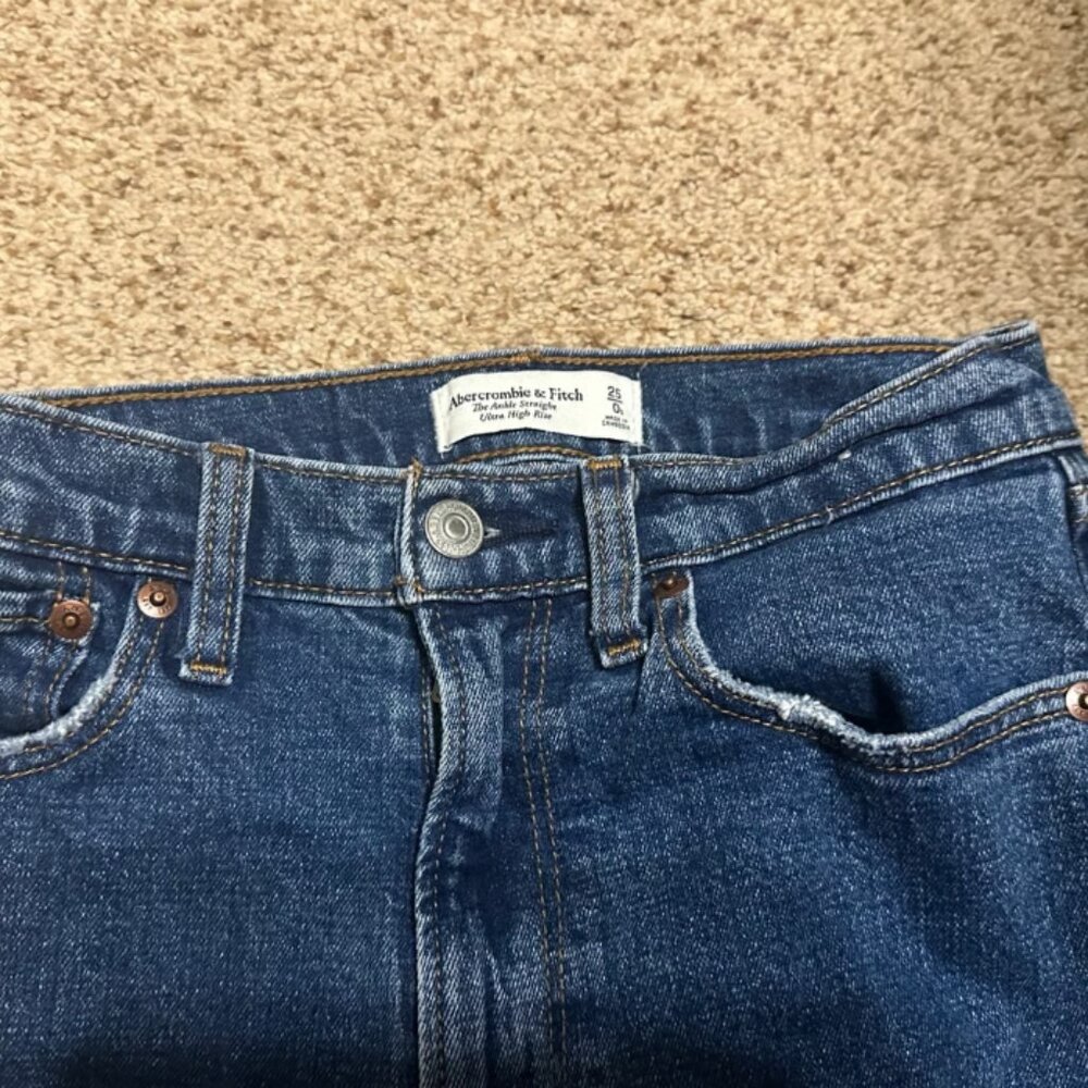 ABERCROMBIE & FITCH Ulta High Rise The Ankle Straight Jeans Size 25 0 Short - Picture 2 of 5